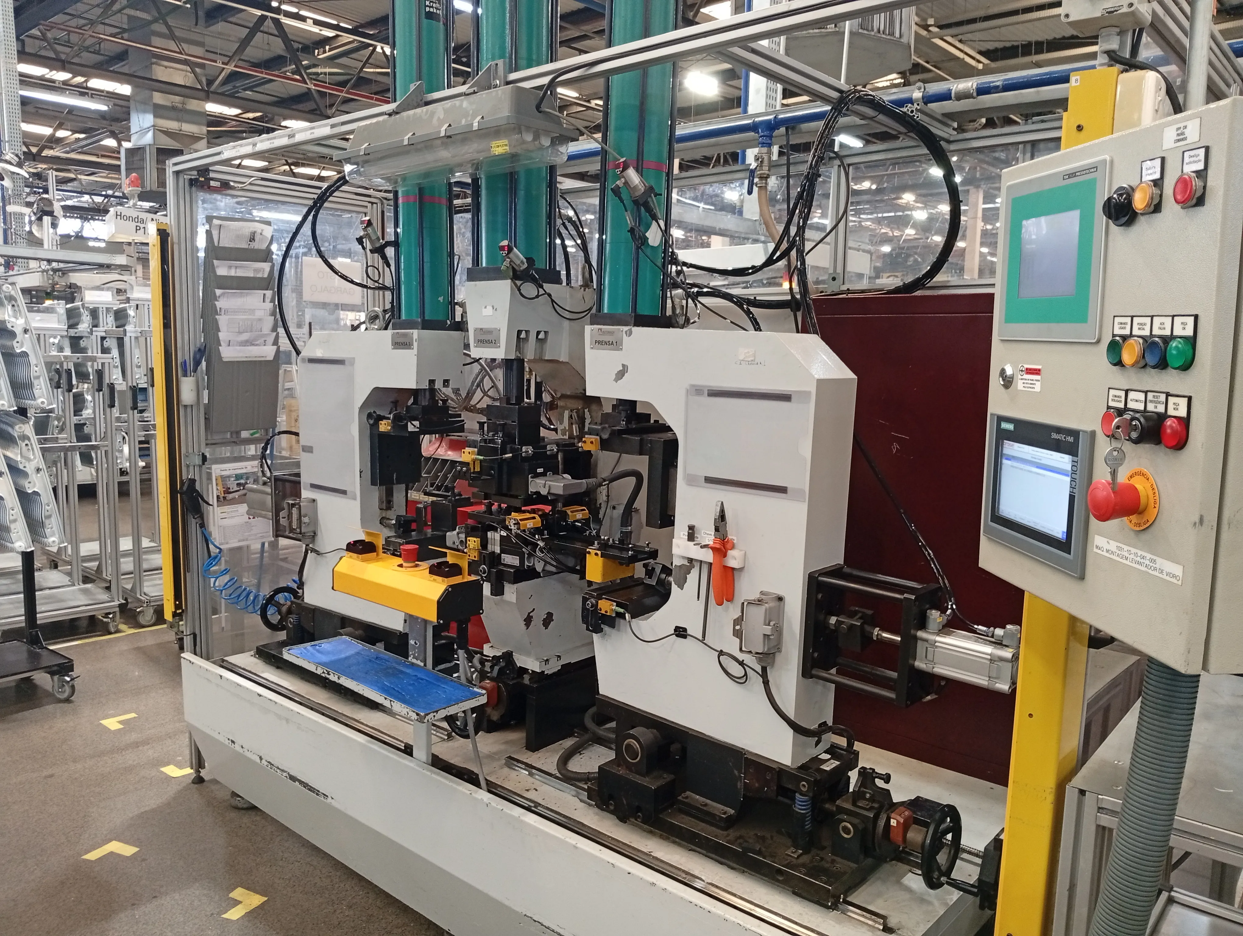 Retrofit de equipamento com atualização de PLC/IHM, rede industrial e MES